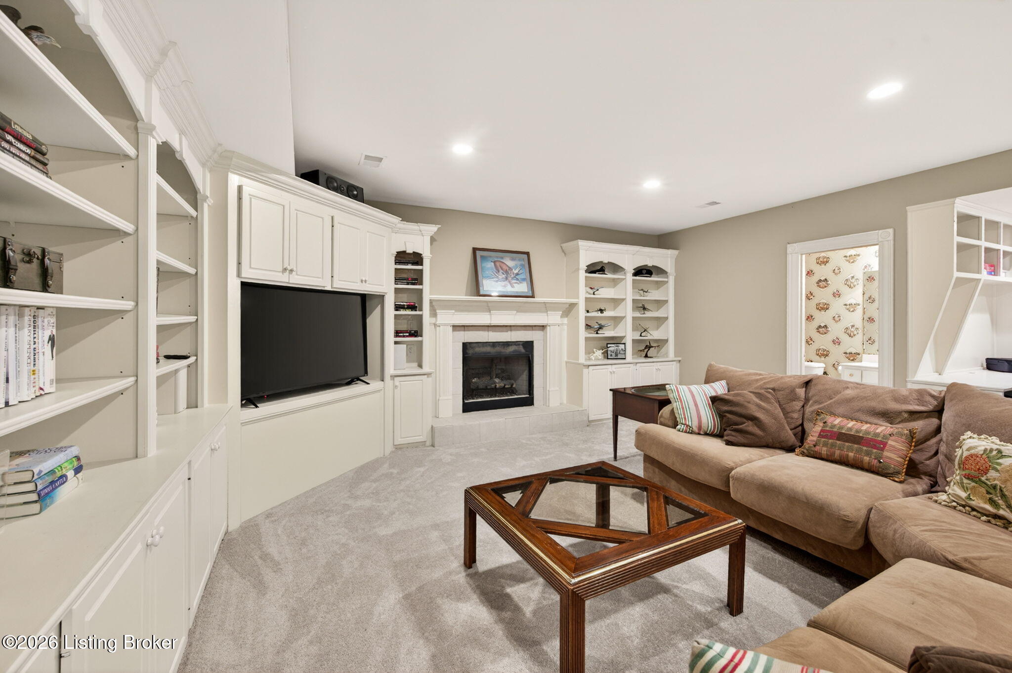 7422 Wycliffe Dr