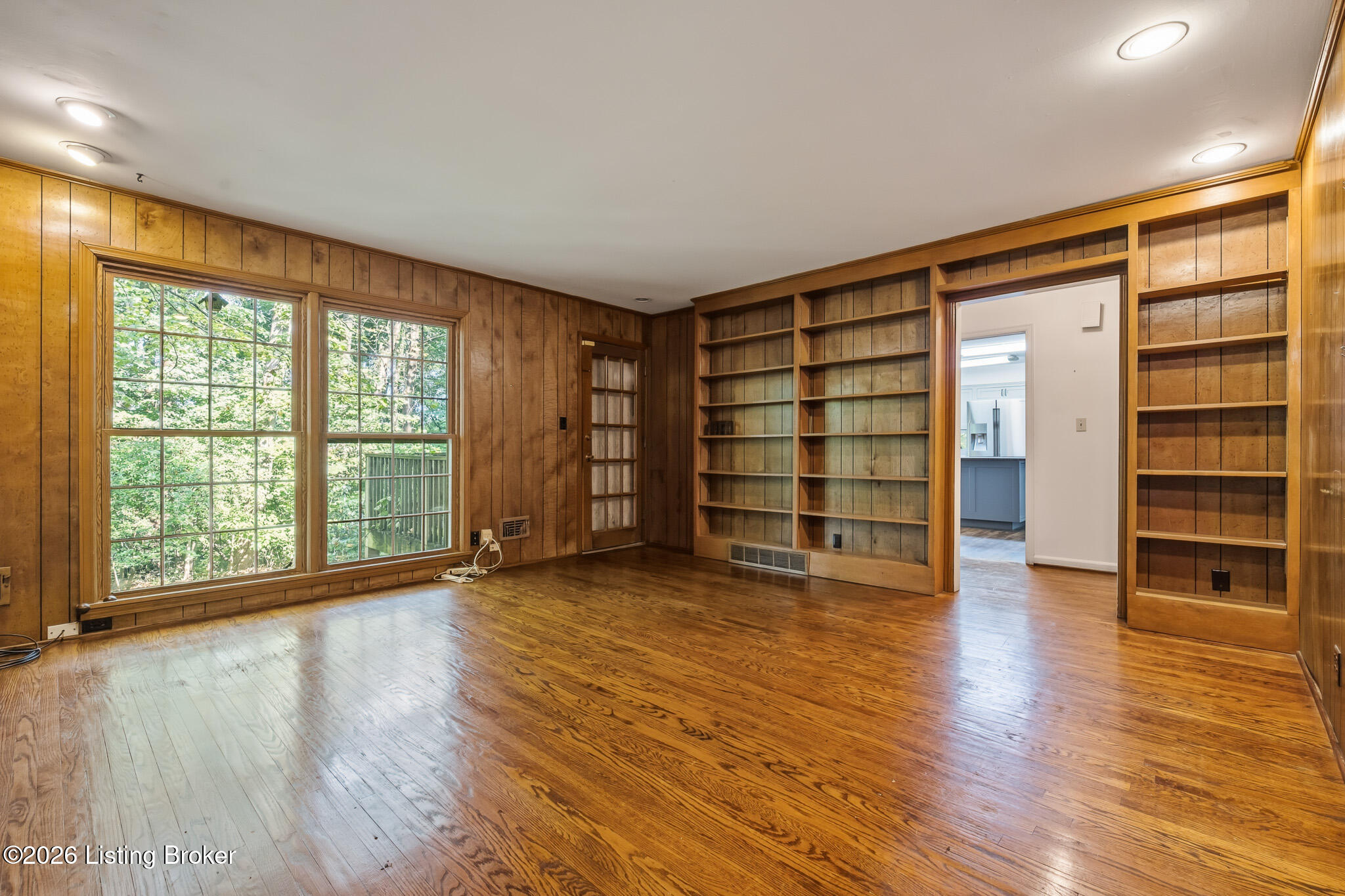 6300 Shadow Wood Ct