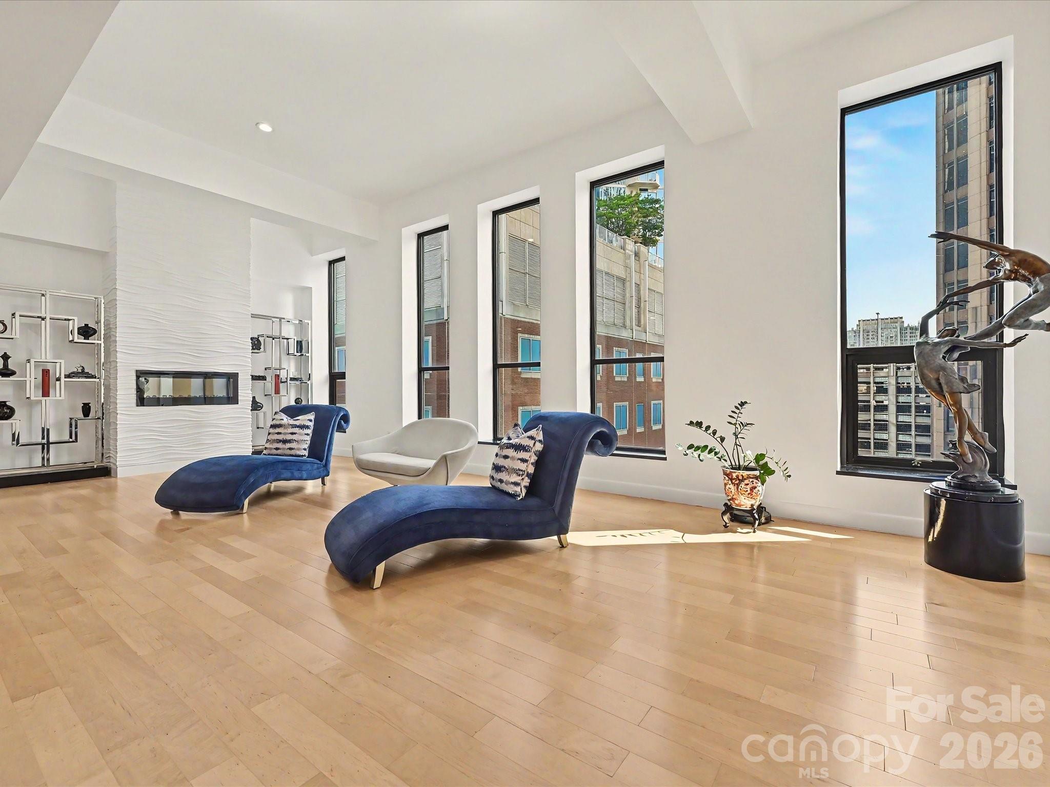 127 N Tryon Street Unit: 509.510
