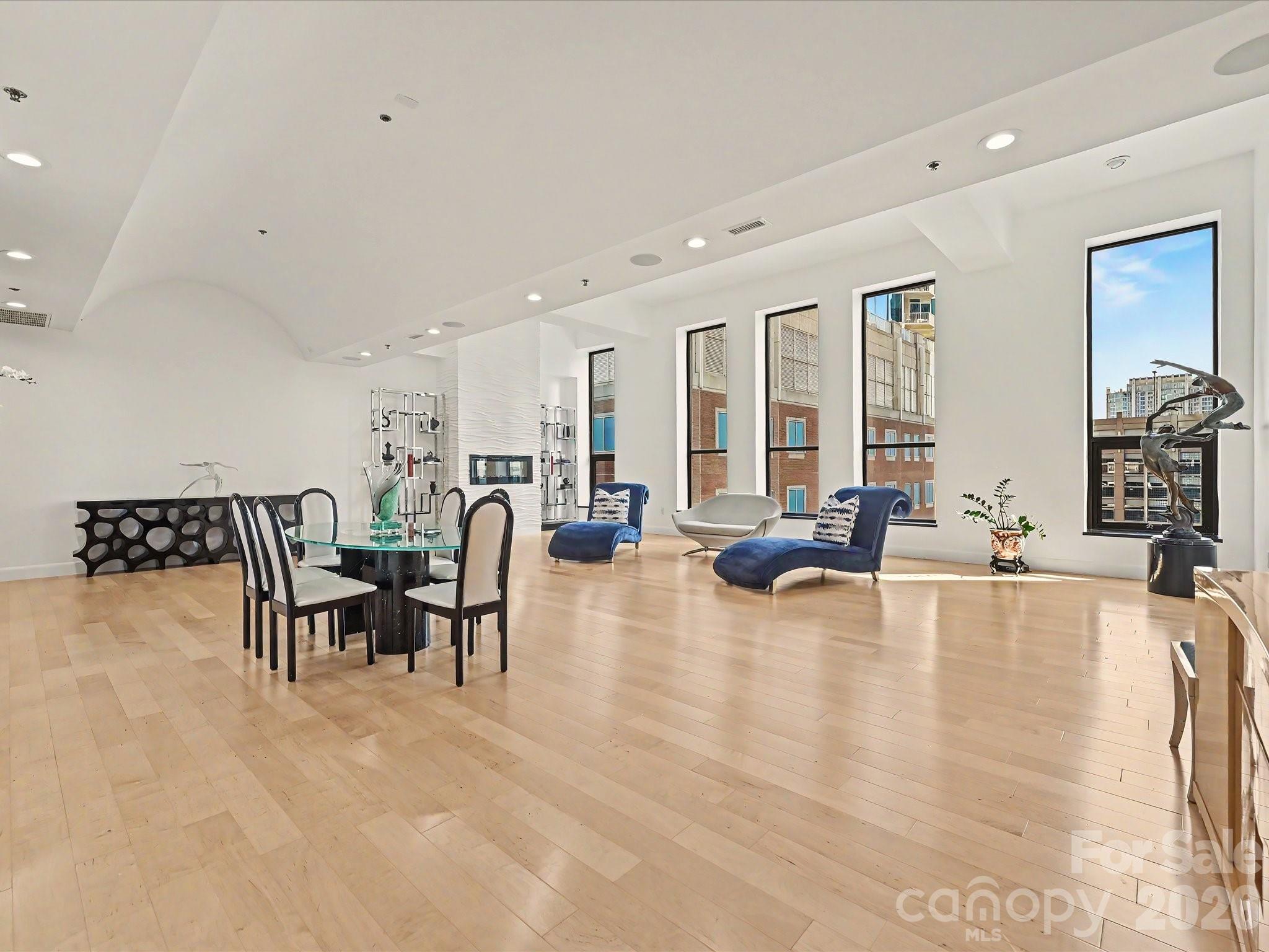 127 N Tryon Street Unit: 509.510