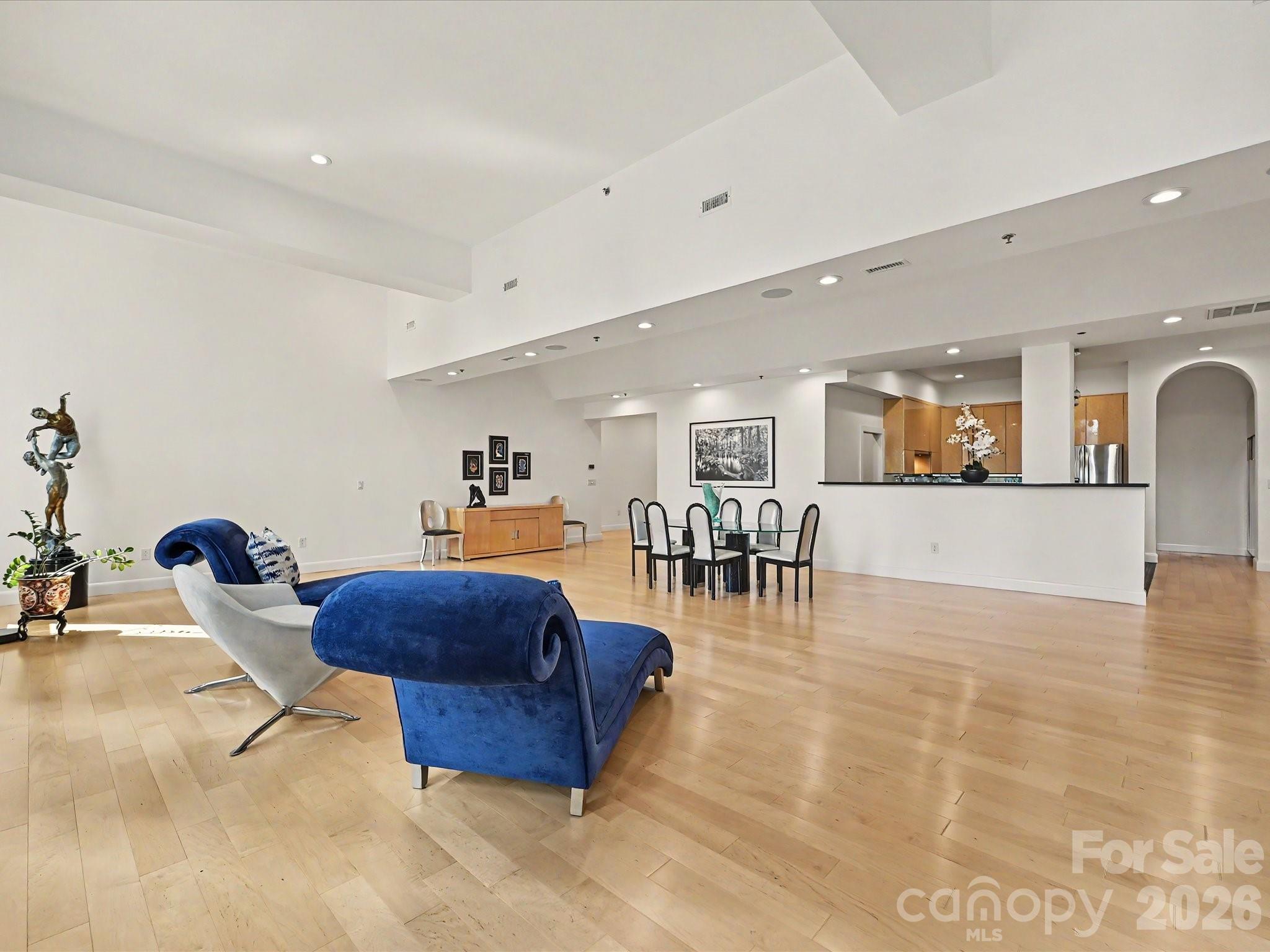 127 N Tryon Street Unit: 509.510
