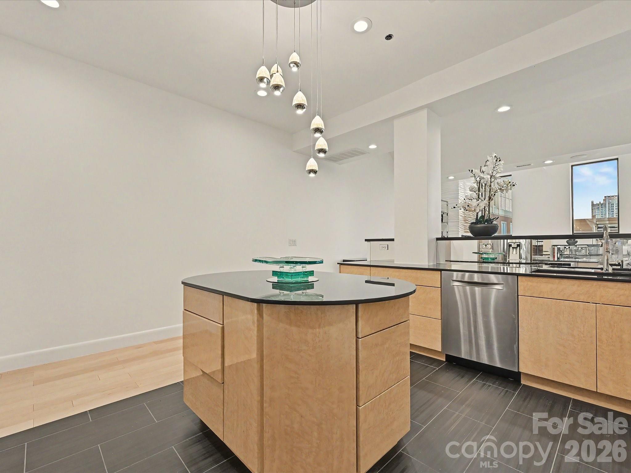 127 N Tryon Street Unit: 509.510