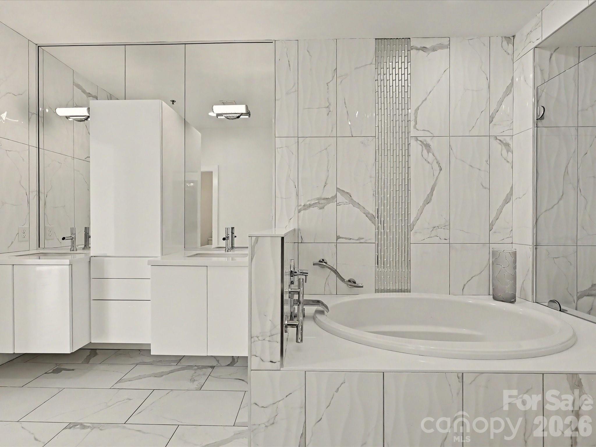 127 N Tryon Street Unit: 509.510