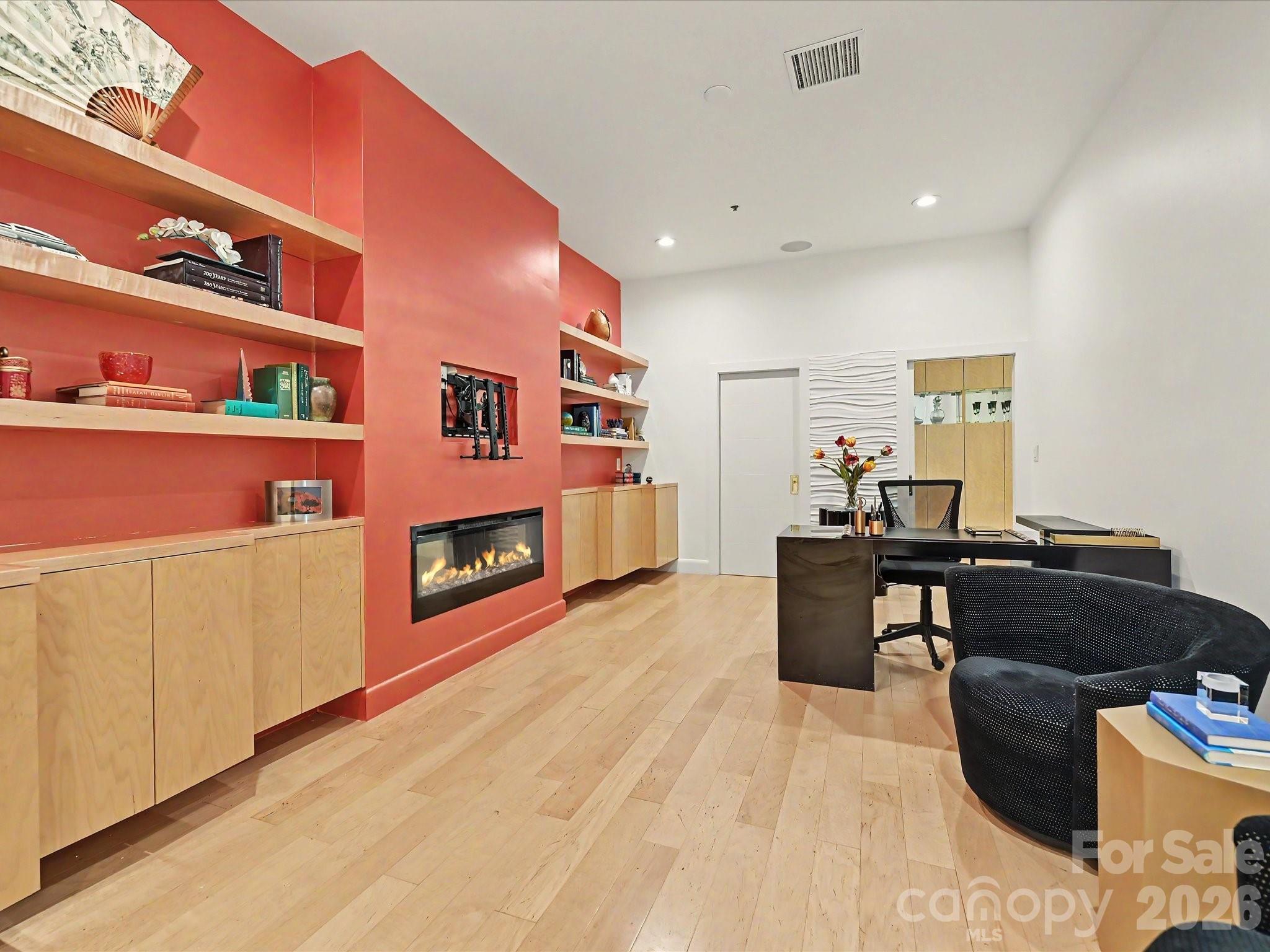 127 N Tryon Street Unit: 509.510