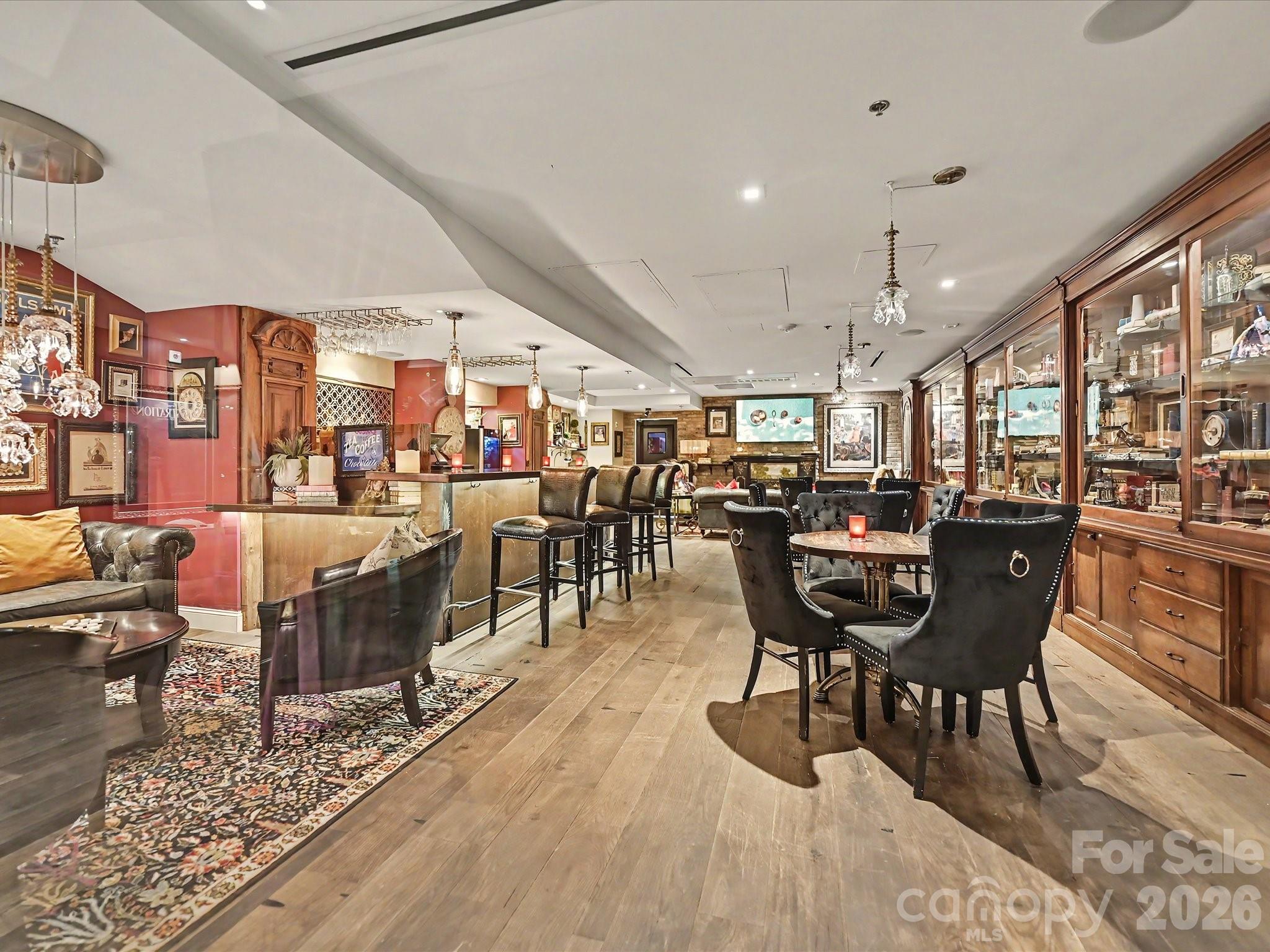 127 N Tryon Street Unit: 509.510