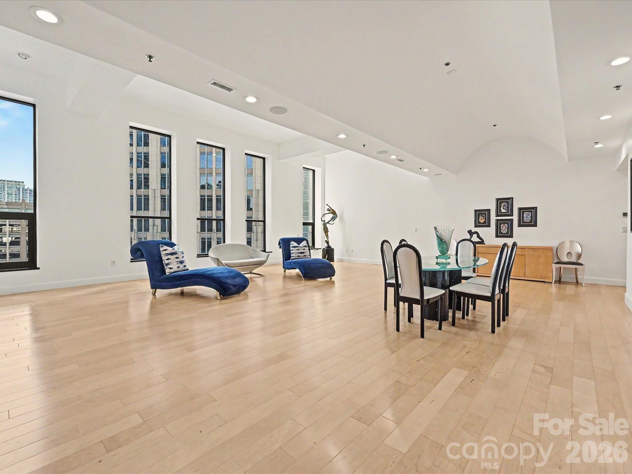 127 N Tryon Street Unit: 509.510