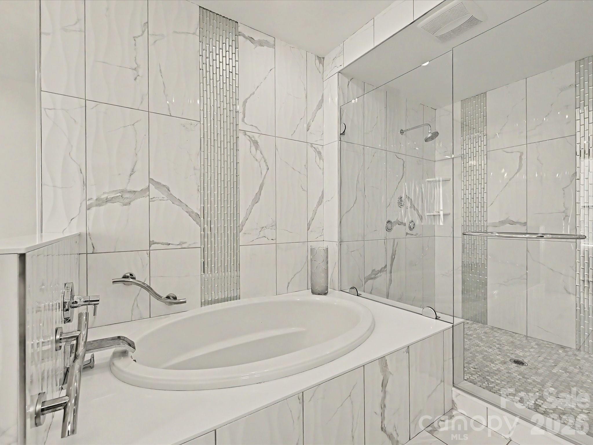 127 N Tryon Street Unit: 509.510