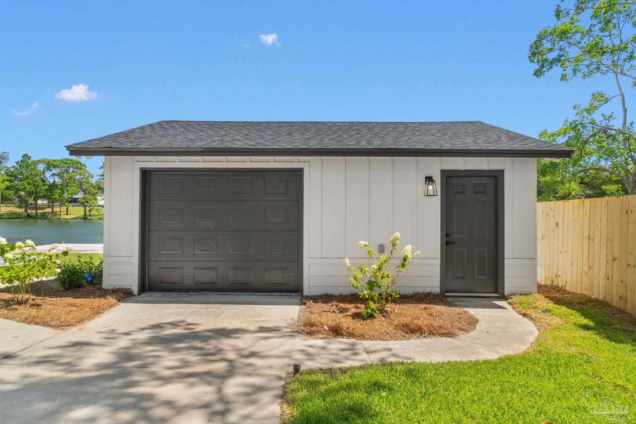 100 Holmes Dr