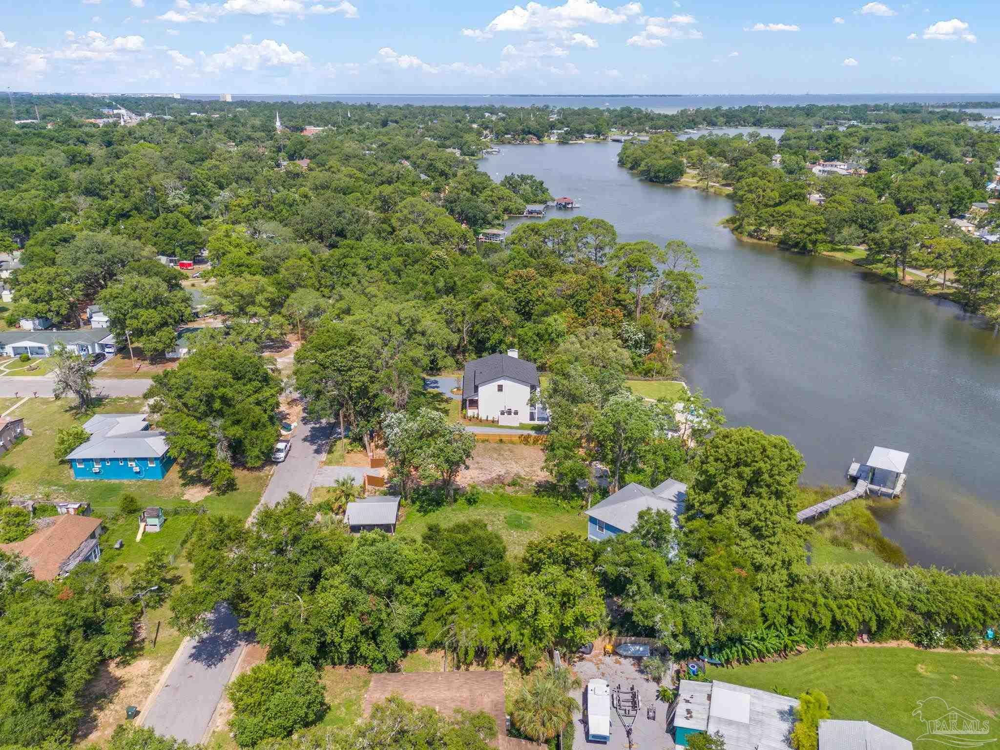 100 Holmes Dr
