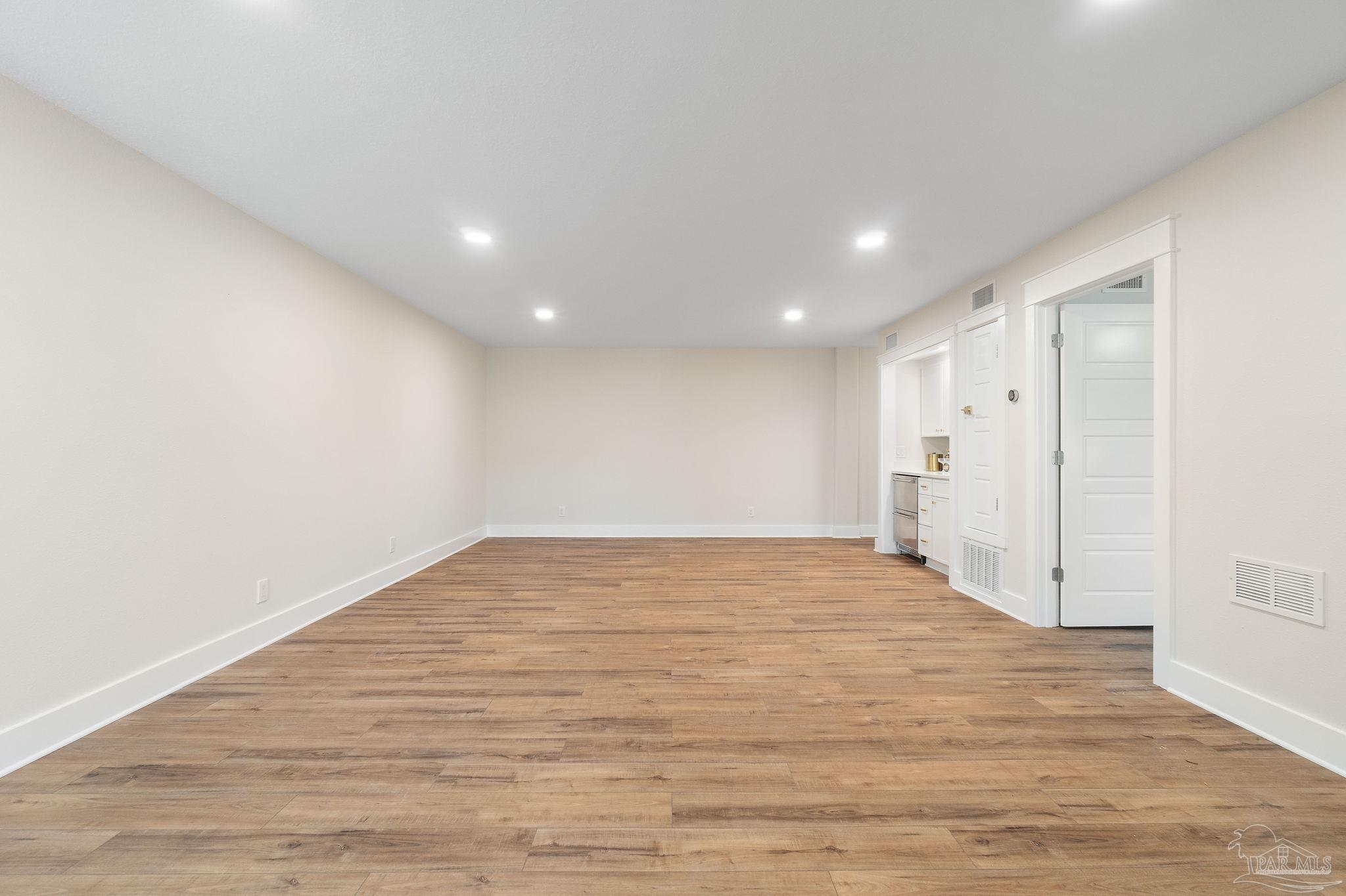 100 Holmes Dr