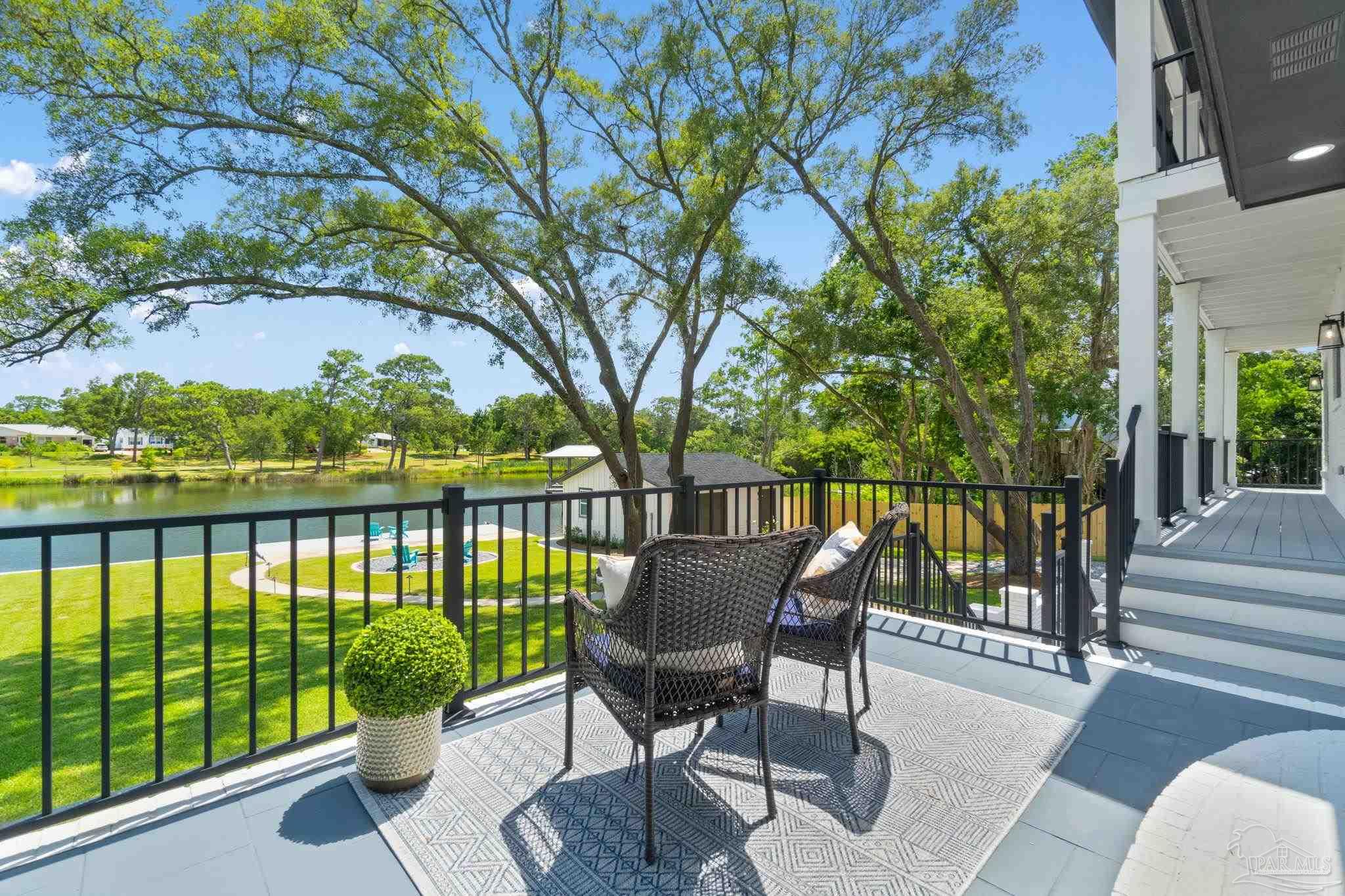 100 Holmes Dr