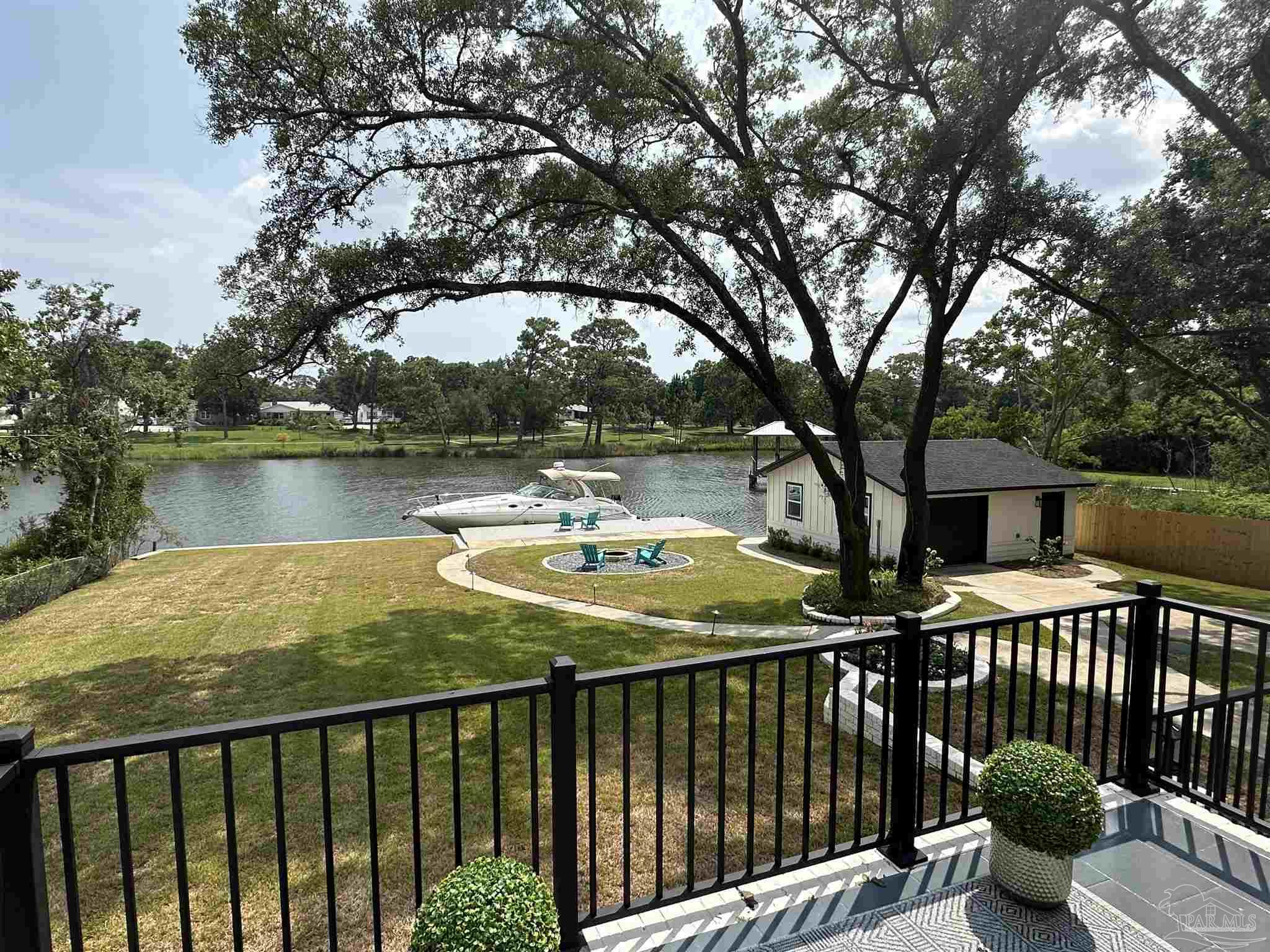 100 Holmes Dr