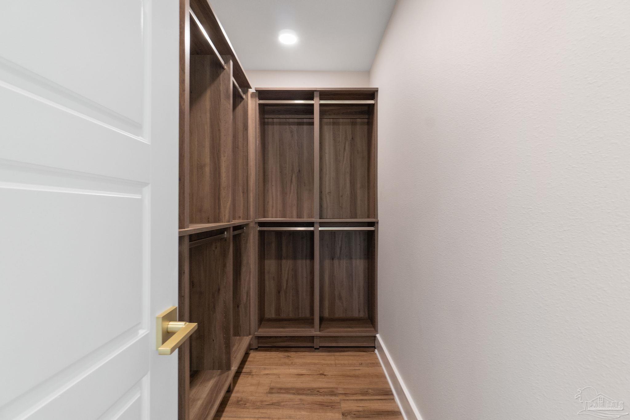 100 Holmes Dr