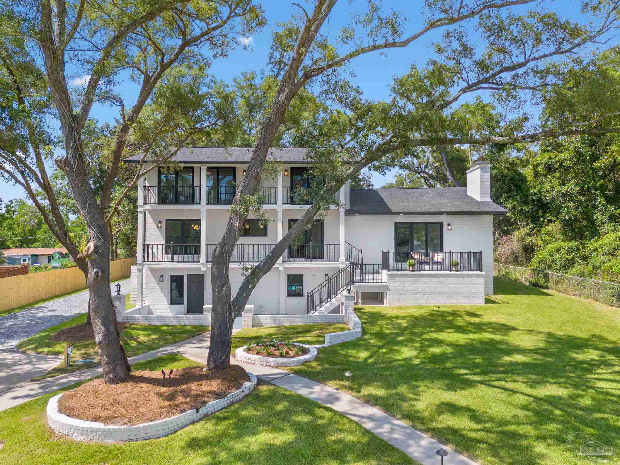 100 Holmes Dr