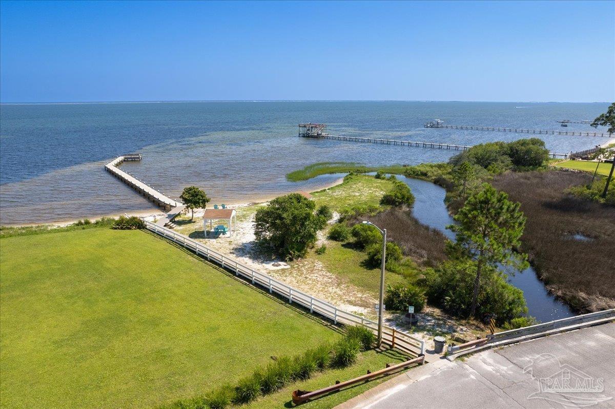 5.A Winding Shore Dr