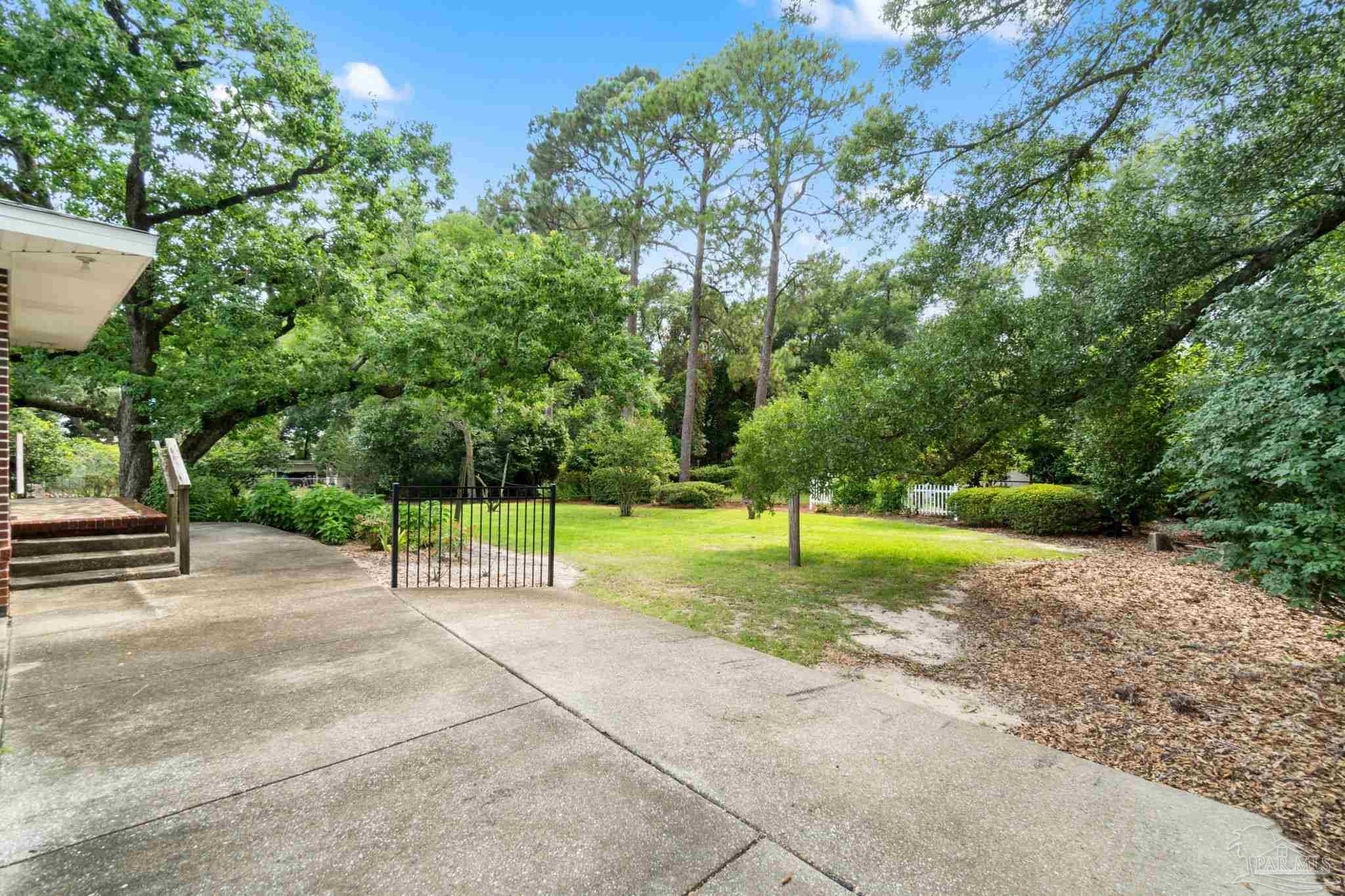 1611 Bayou Blvd