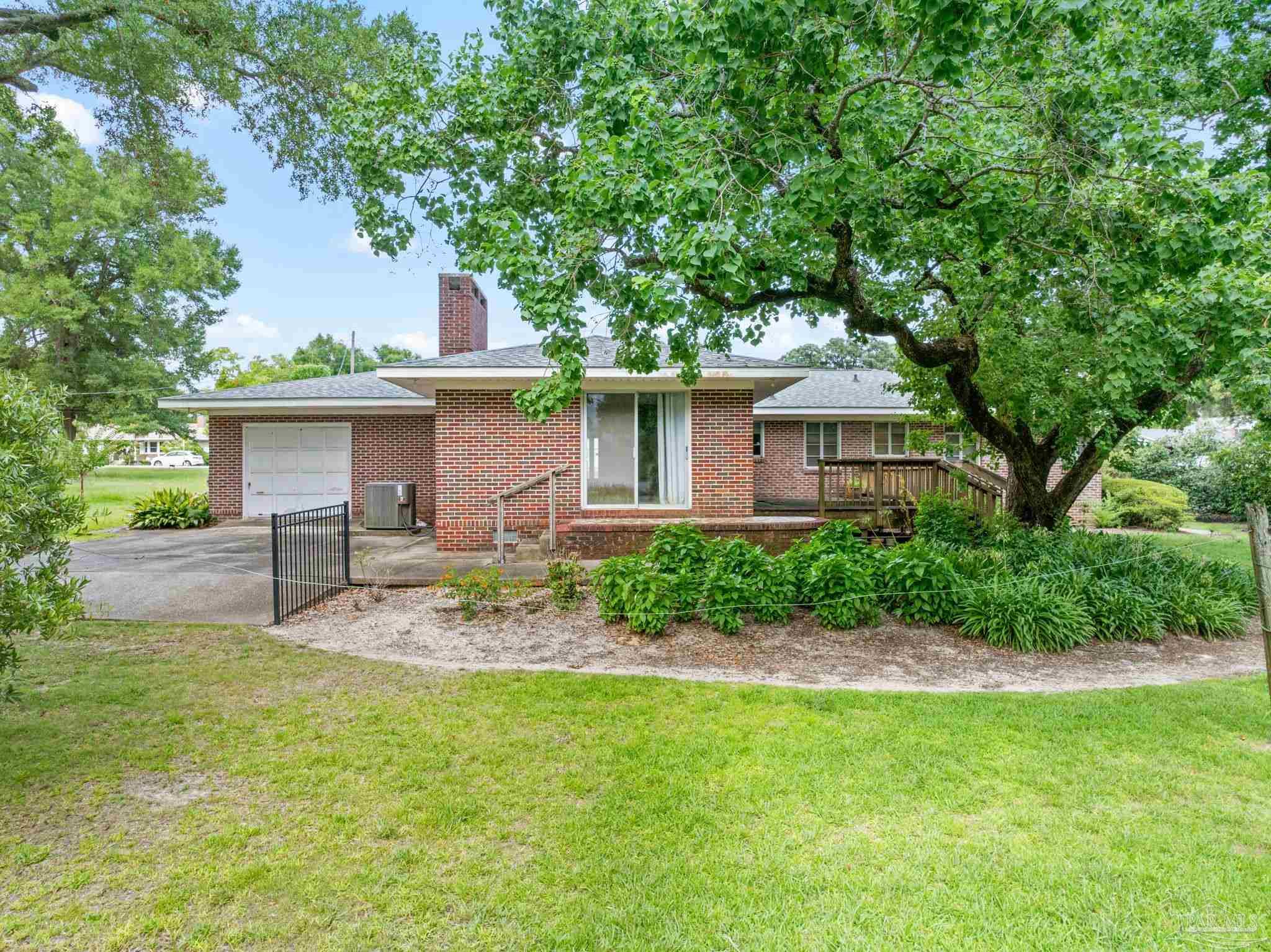 1611 Bayou Blvd