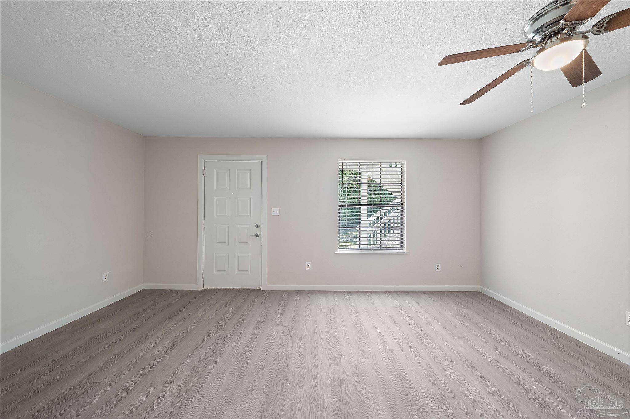 216 Broadmoor Ln