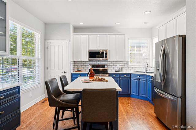 1063 Roslyn Court
