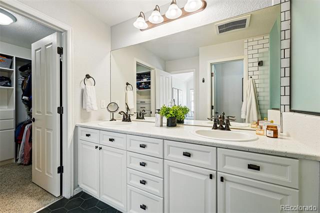 1063 Roslyn Court