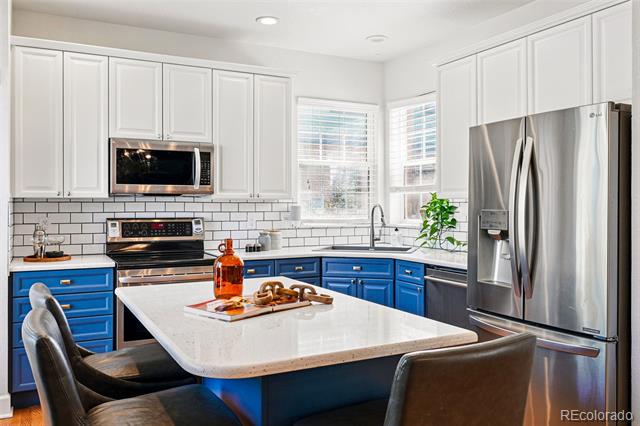 1063 Roslyn Court