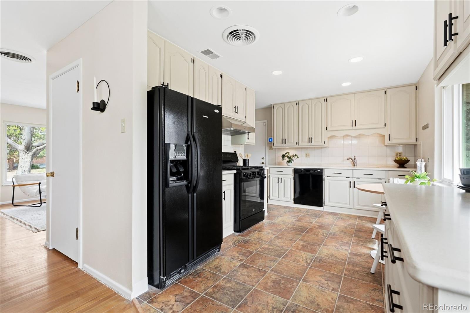 3240 S Lowell Boulevard