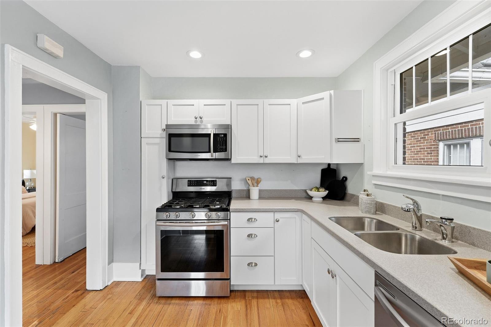 2332 N Glencoe Street