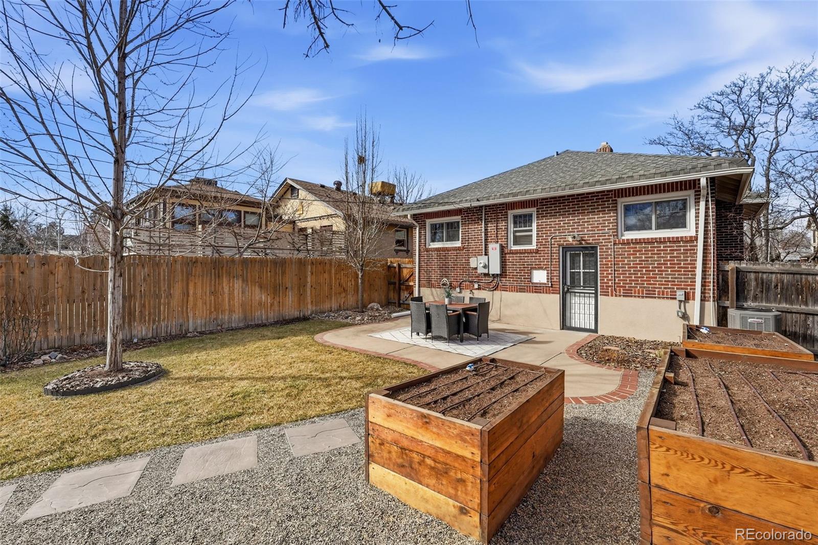 2332 N Glencoe Street