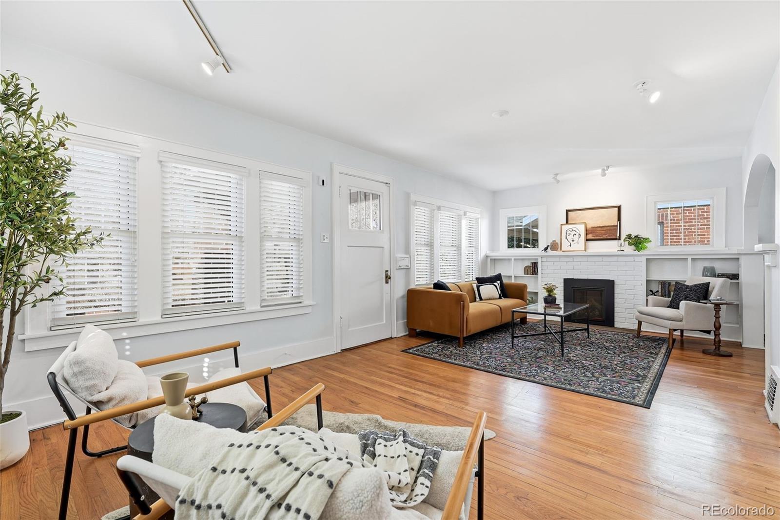 2332 N Glencoe Street