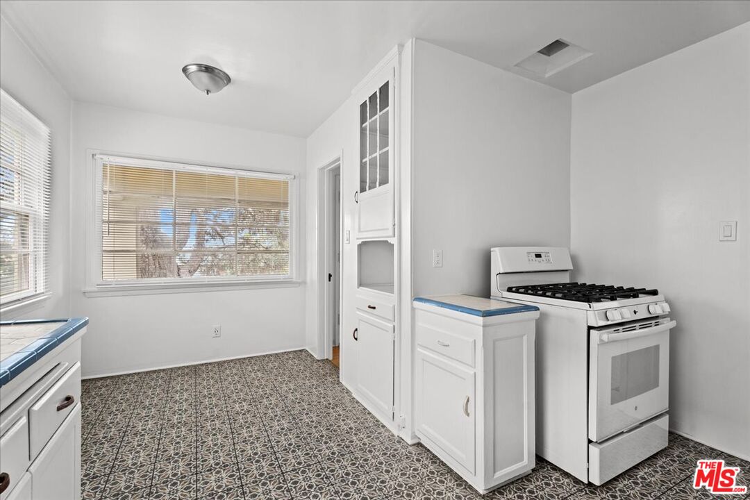 228 3rd Ave
