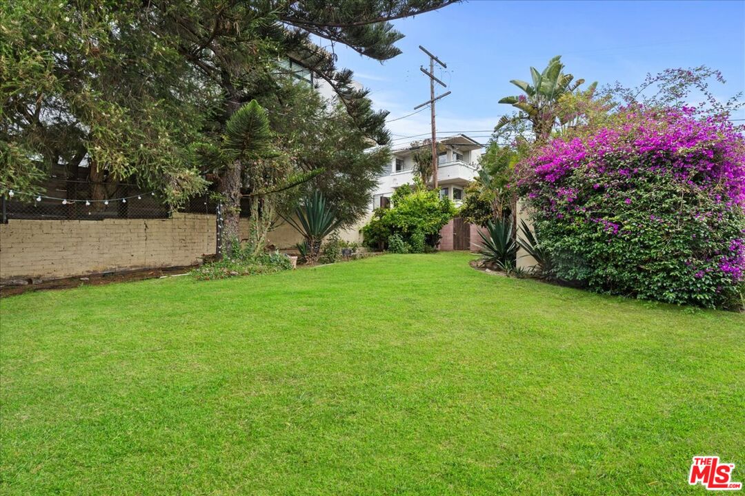 228 3rd Ave