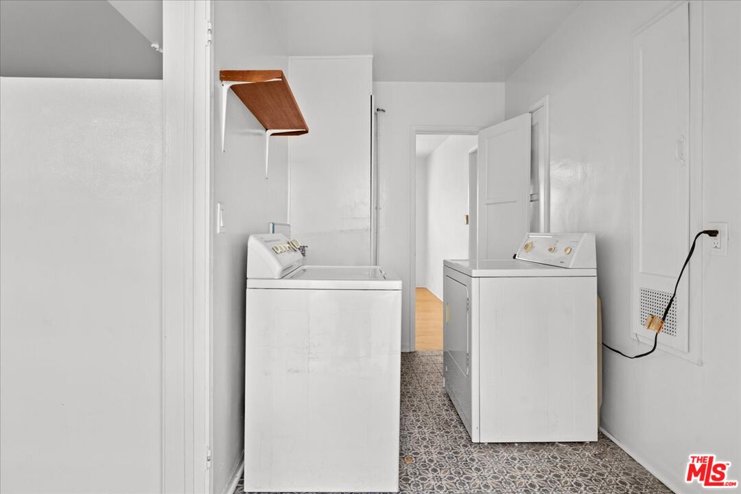228 3rd Ave