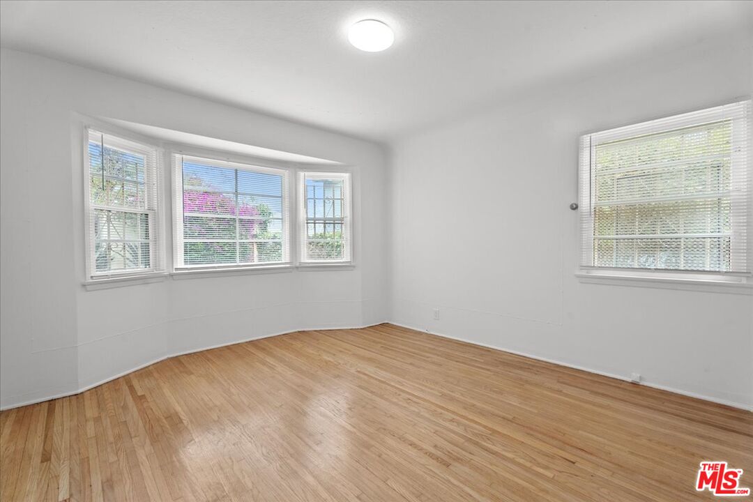228 3rd Ave