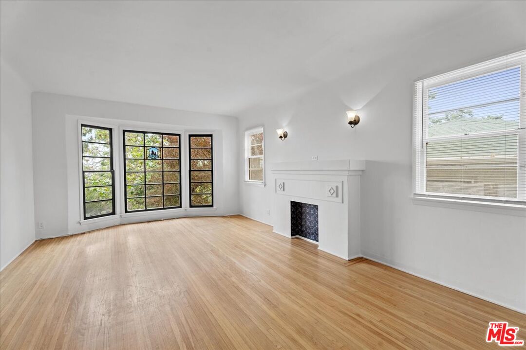 228 3rd Ave