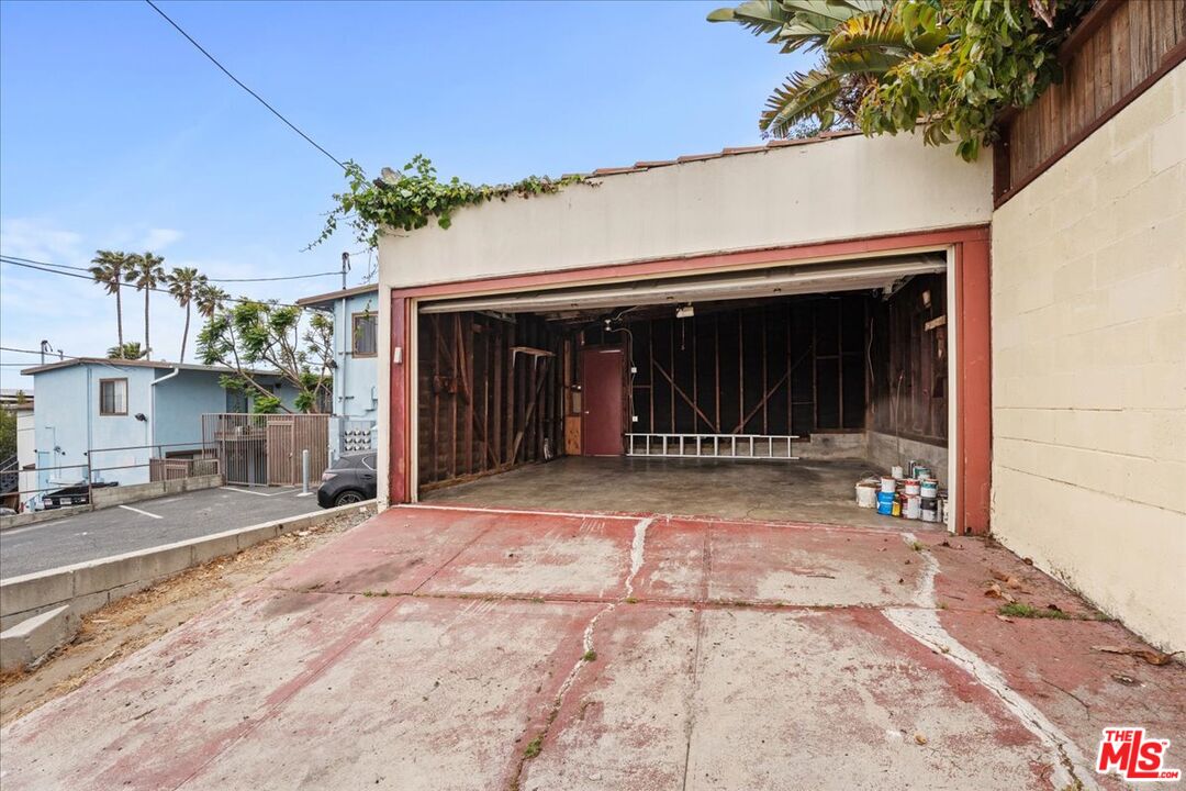 228 3rd Ave
