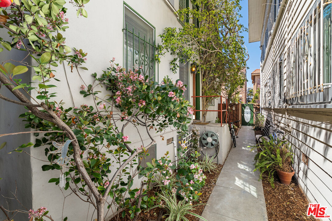 24 Westminster Ave Unit: 1