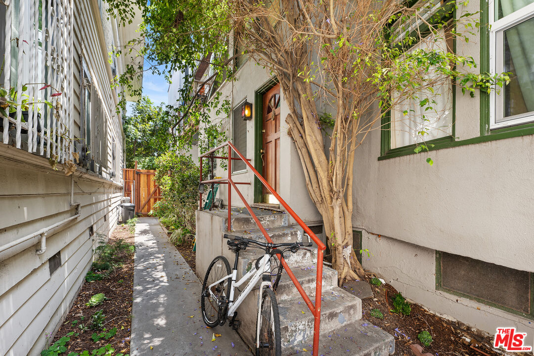 24 Westminster Ave Unit: 1