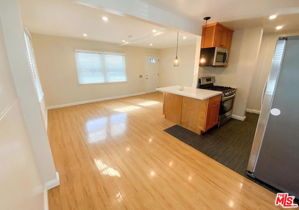 1205 Appleton Way
