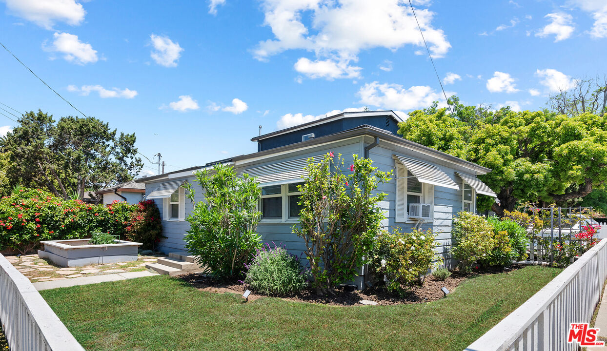 1205 Appleton Way