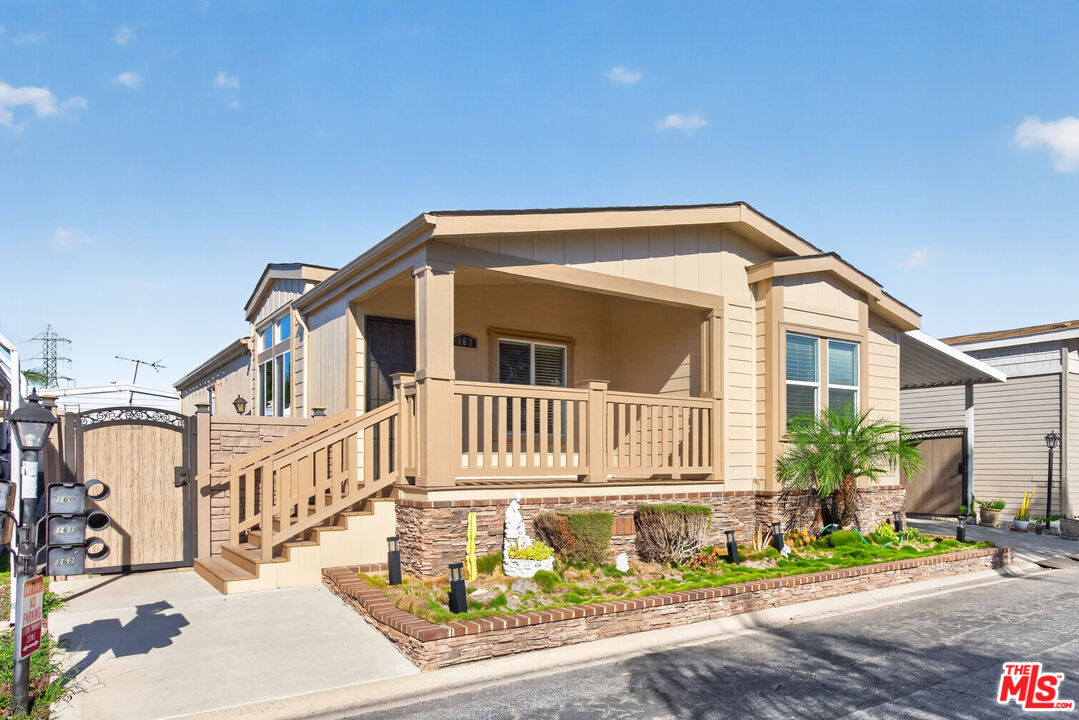 3595 Santa Fe Ave Unit: 162