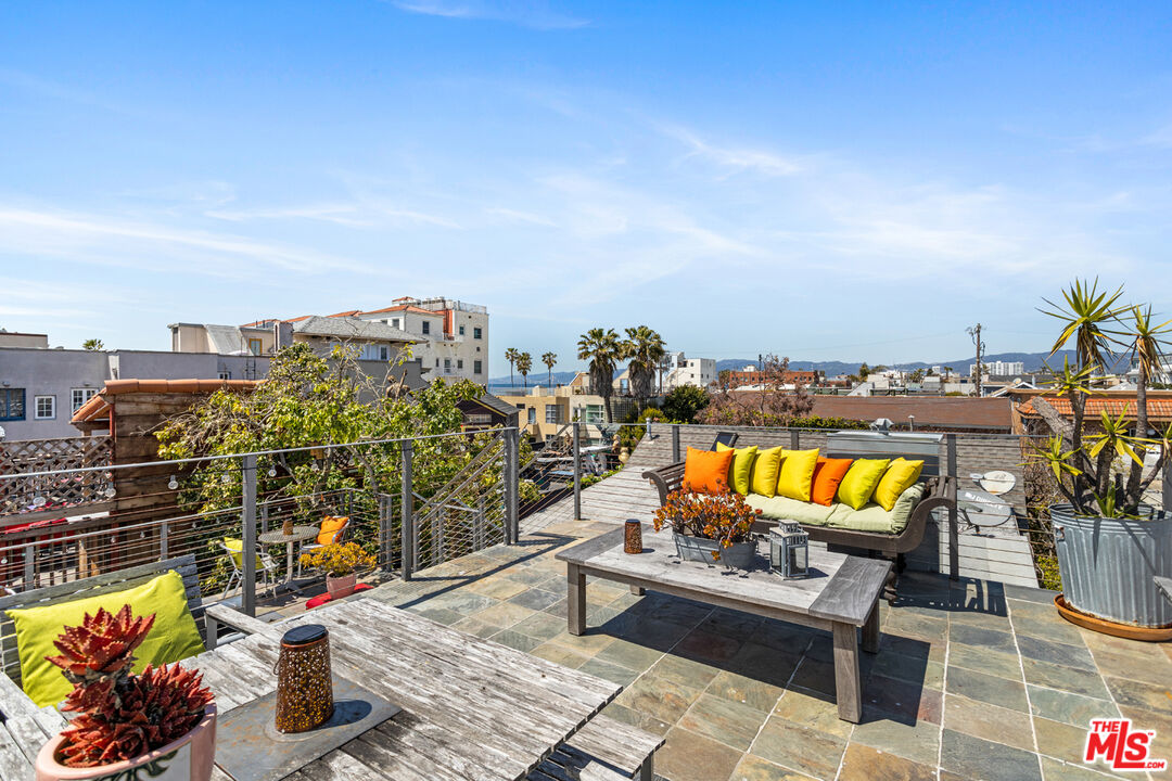 24 Westminster Ave Unit: 2