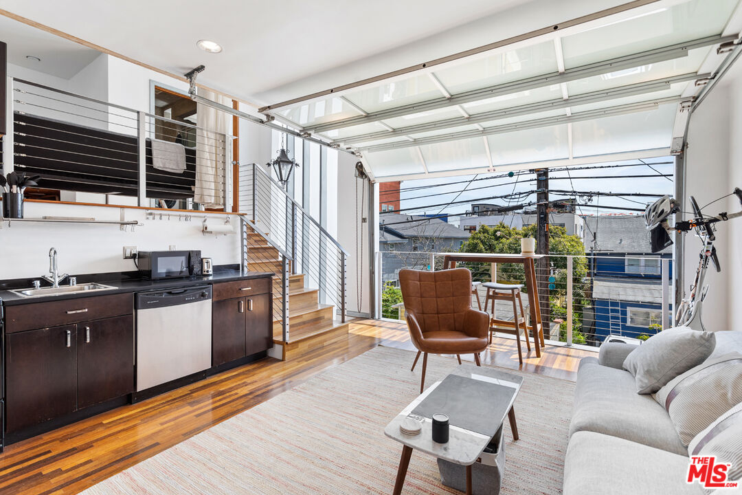 24 Westminster Ave Unit: 2