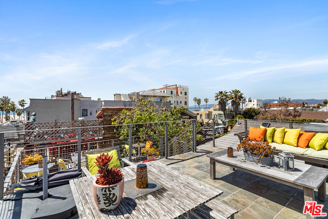 24 Westminster Ave Unit: 2