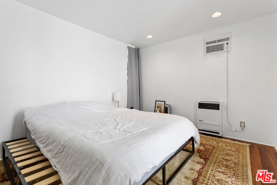 24 Westminster Ave Unit: 2