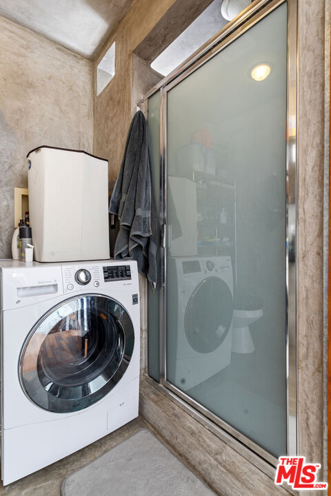 24 Westminster Ave Unit: 2