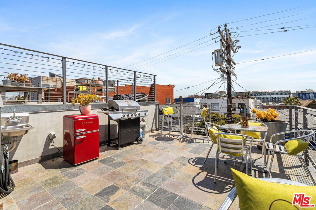 24 Westminster Ave Unit: 2