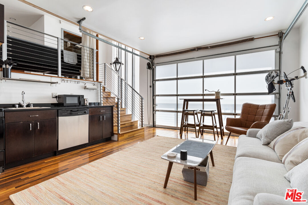 24 Westminster Ave Unit: 2