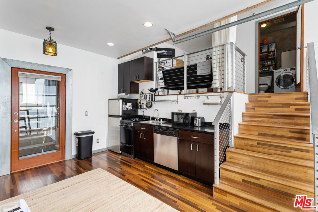 24 Westminster Ave Unit: 2