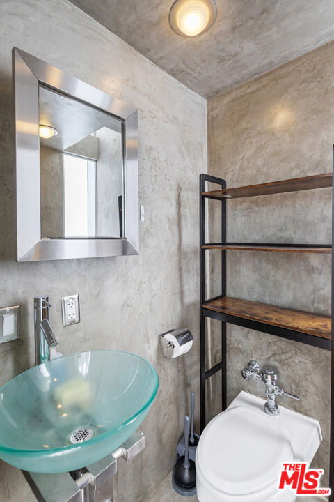 24 Westminster Ave Unit: 2