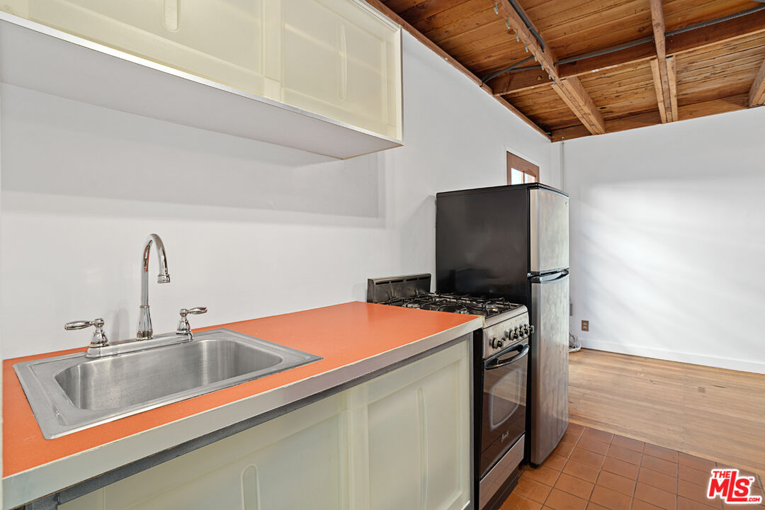 24 Westminster Ave Unit: 4